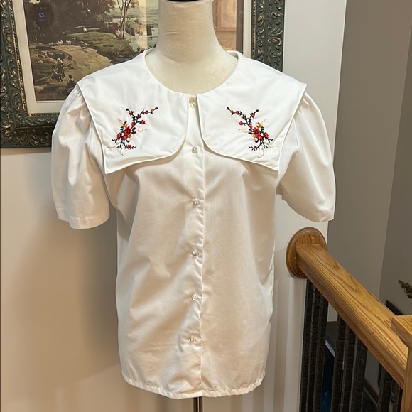 Vintage White Blouse with Floral Embroidery
Oversized Collar Sailot Collar - Picture 1 of 9